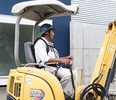 屋外での土木作業